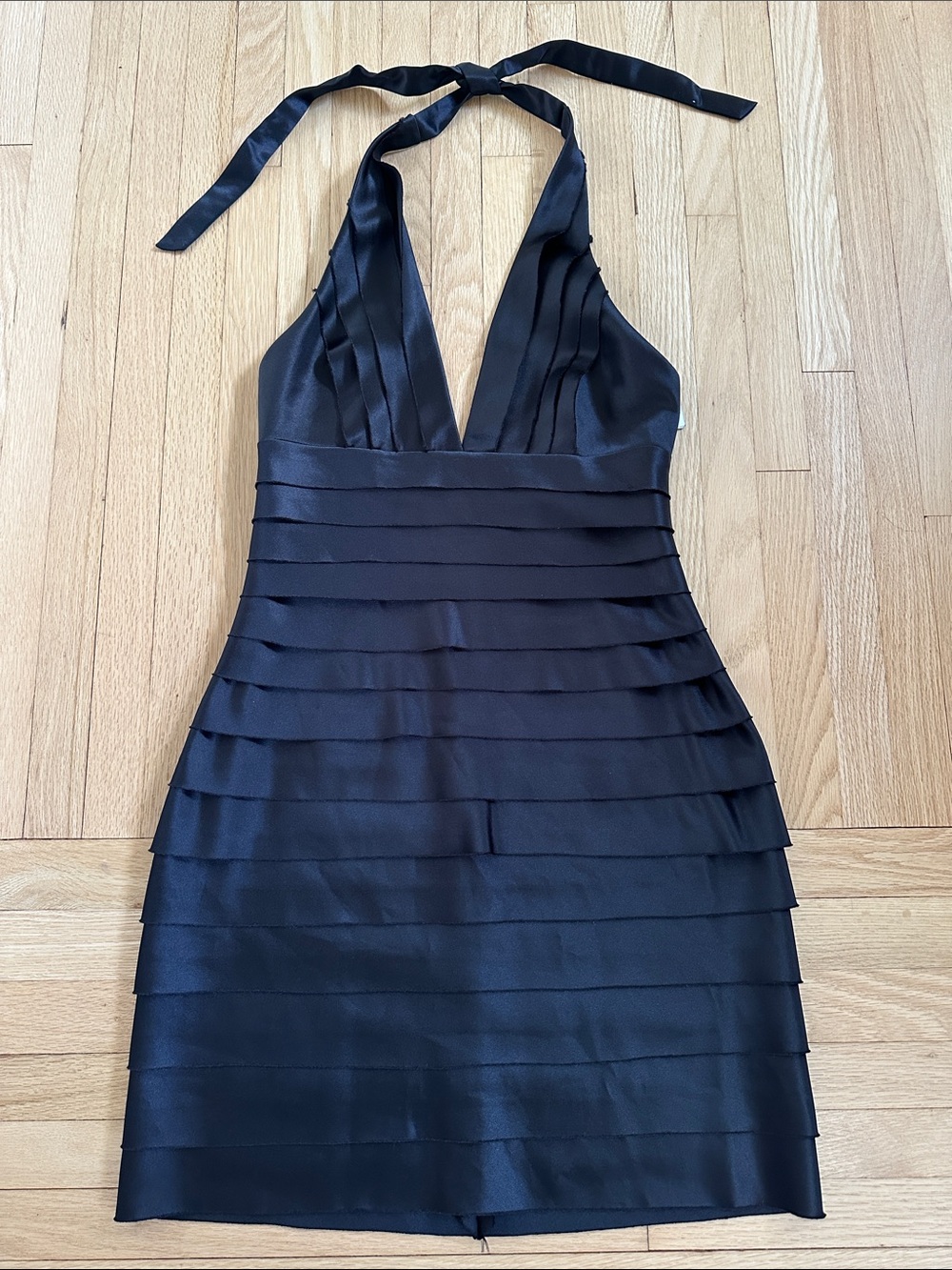 BNWT BCBG Max Azria black poly woven halter dress size 6